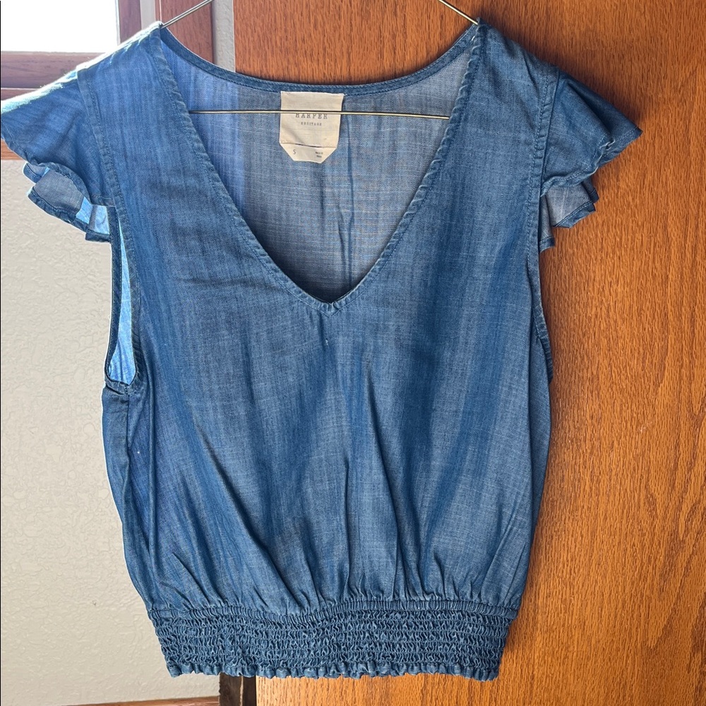 Denim top with ruffled sleeves